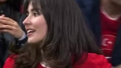 真美!居莱尔女友赛前觉得男友没看见她,实际上居莱尔一直在挥手