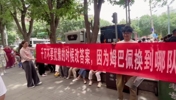 高考考场外球迷拉横幅:犹豫时别改答案,姆巴佩到哪,哪队没欧冠